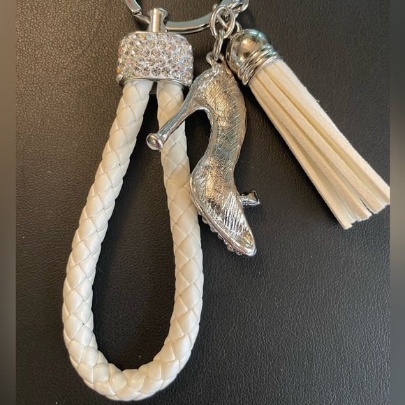 Elegant White Braided Wristlet Keychain 
w/Rhinestone Heel & Tassel -Unique NWT - Picture 6 of 14